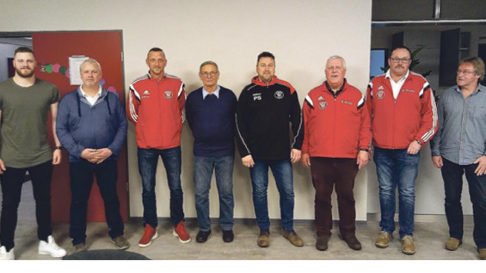 Die neue Abteilungsleitung der Bunder Fußballabteilung: (v. l.) Nico Modder, Ralf Reck, Frank Kolkmann, Dirk Peters, Peter Swart, Gerold van Hoorn, Helmut Swart und Andreas de Vries. © Fotos: Donderwinkel