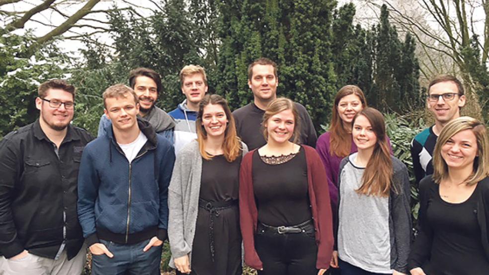 Gestalten das Programm in Boen: Die Bibelschüler aus Brake mit Pastor Michael Böllert (Dritter von rechts hinten). © Foto: privat