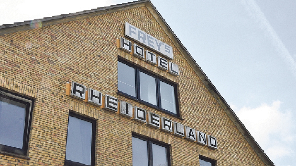 Das ehemalige Hotel »Rheiderland« an der Kommerzienrat-Hesse-Straße dient nun als Flüchtlingsunterkunft. © Foto: Boelmann