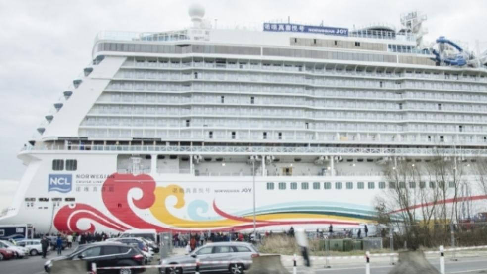 Auf dem Weg ans Licht: Die Norwegian Joy bei ihrem Ausdockmanöver. © Hanken