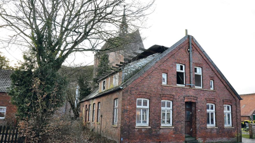 Was passiert mit der »Alten Post« in Stapelmoor? Der Verwaltungsausschuss (VA) muss morgen eine Entscheidung treffen. Es geht um eine Förderung für eine Sanierung.  © Foto: Boelmann