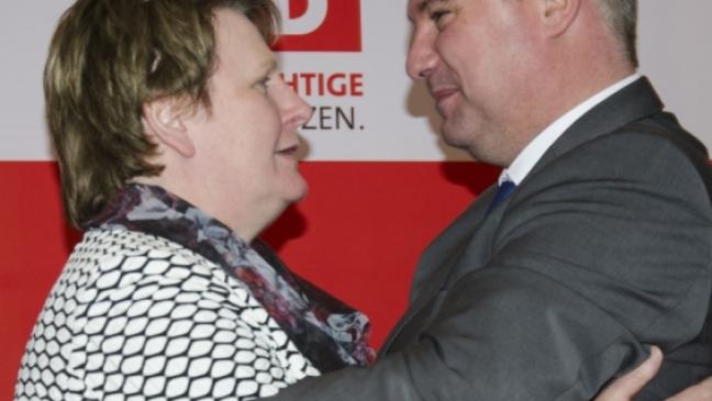 Genossen auf Welle der Euphorie