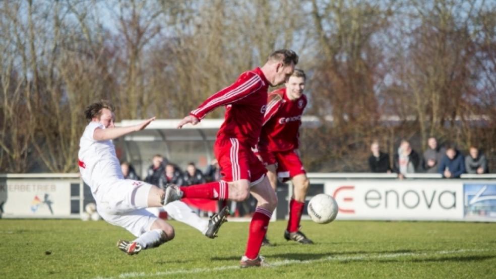 Wenn Stefan Eling im Strafraum ist, kommt jede Hilfe zu spät: Hier erzielt er das Tor zum 3:1. © Foto: Mentrup