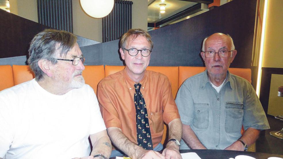 Sie bereiten die Ostfriesischen Hochschultage vor: Jürgen Richter (Vorsitzender des Arbeitskreises Hochschultage der GEW), Professor Dr. Eric Mührel (Hochschule Emden-Leer) und Detlev Spindler (Arbeitskreis Hochschultage der GEW).  © Foto: privat