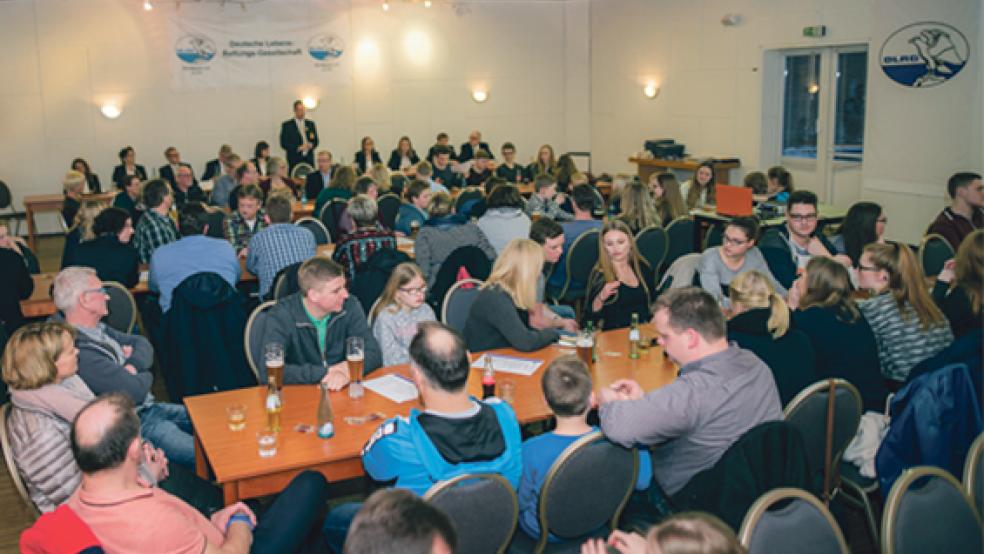 Volles Haus bei der Jahreshauptversammlung der DLRG-Ortsgruppe Weener. Der Saal im Hotel am Rathaus war sehr gut gefüllt. © Foto: Klemmer