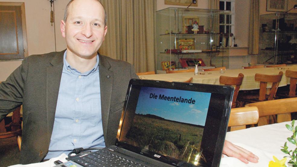 Dr. André Köller berichtete im Heimatmuseum über die wechselvolle Geschichte der Meentelande in Weener.  © Foto: Kuper