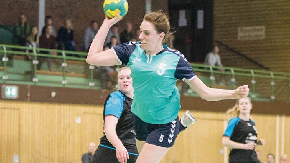 Auf dem Sprung Richtung Meisterschaft: Ein Sieg und ein Unentschieden reichen der HSG Weener/Bunde um Nicole Buntjer für den Titel. © Foto: Mentrup