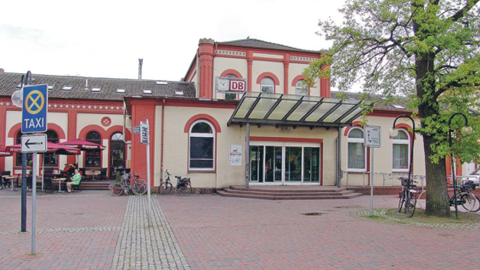 Beamte der Bundespolizei haben gestern Vormittag im Leeraner Bahnhof Leer einen Haftbefehl gegen einen 22-jährigen Mann vollstreckt. Sein Bruder bewahrte ihn vor einem Gefängnisaufenthalt.  © Foto: RZ-Archiv