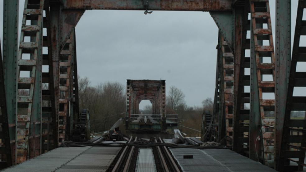 Einen kompletten Neubau der Friesenbrücke bei Weener fordert der CDU-Stadtverband Papenburg. ANderfalls droht er mit organisiertem Protest. © Foto: Hanken