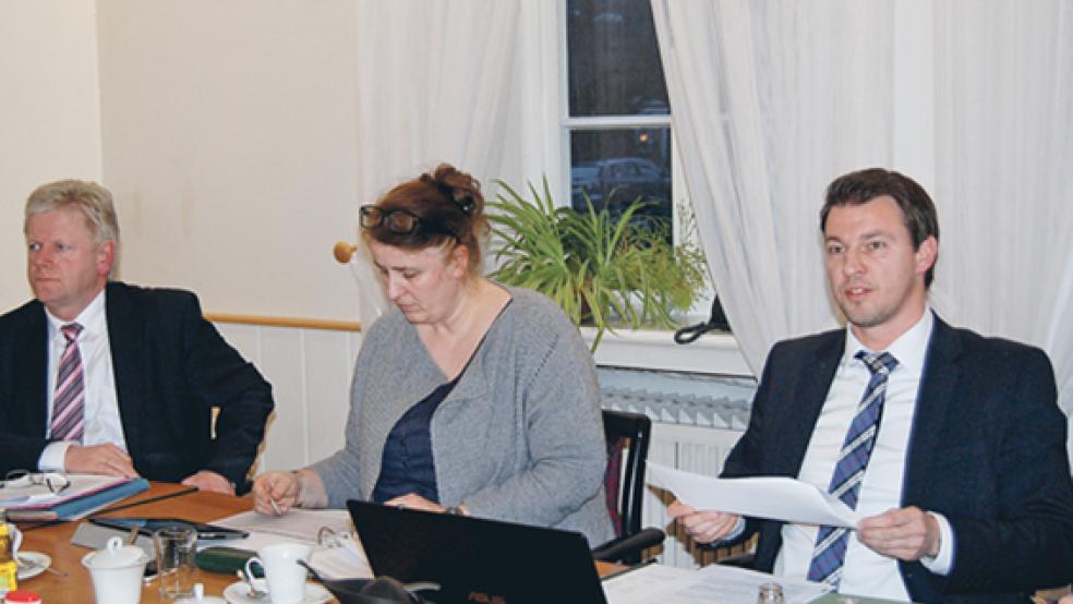 Die Stadt muss ihre Einnahmen erhöhen - das hält Kämmerer Ingo Großpietsch für zwingend. Neben ihm CDU-Ratsfrau Frauke Bock, sie leitet den Finanzausschuss. © Foto:Hoegen