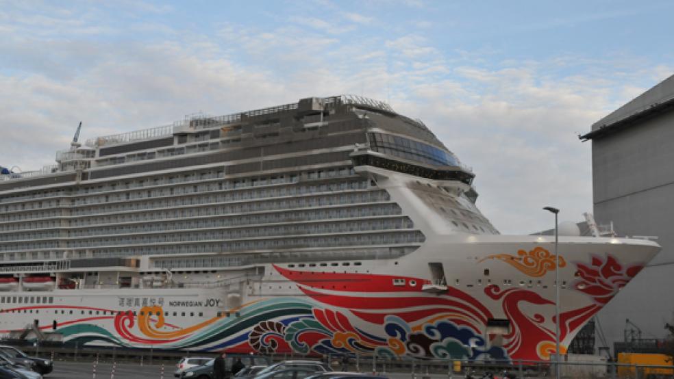 Äußerlich stark verschmutzt worden ist die »Norwegian Joy« aufgrund der Spülung einer Feuerlöschleitung © Foto: Moormann