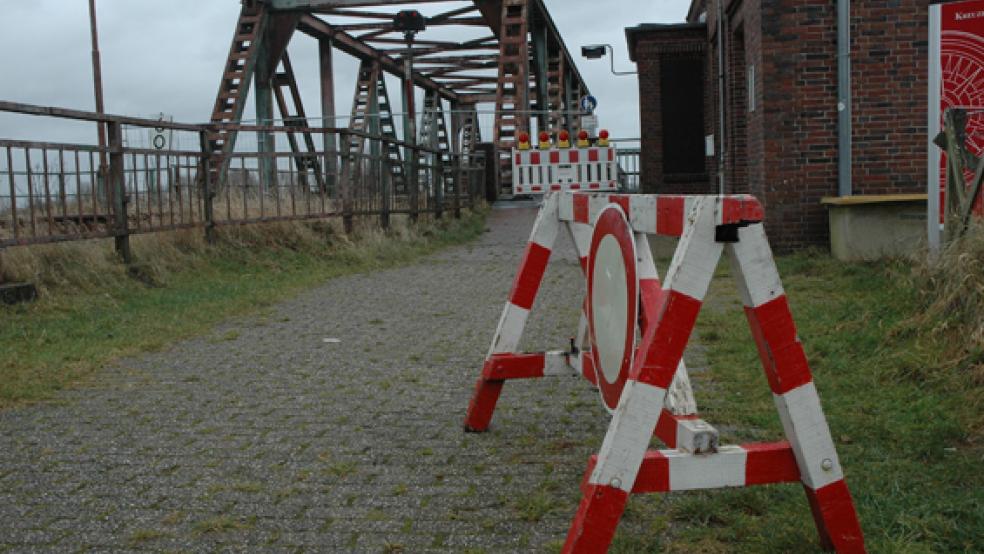 Aufgrund neuer Vorschriften für den Anprallschutz des Zugverkehrs könnte eine einfache Reparatur der Friesenbrücke unmöglich werden. © Foto: Szyska