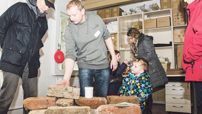 Über 400 Besucher streifen durch das Steinhaus
