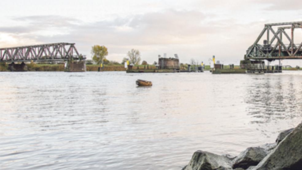 Wartet weiter auf ihre Reparatur: Die Friesenbrücke in Weener. © Archivfoto: Hanken