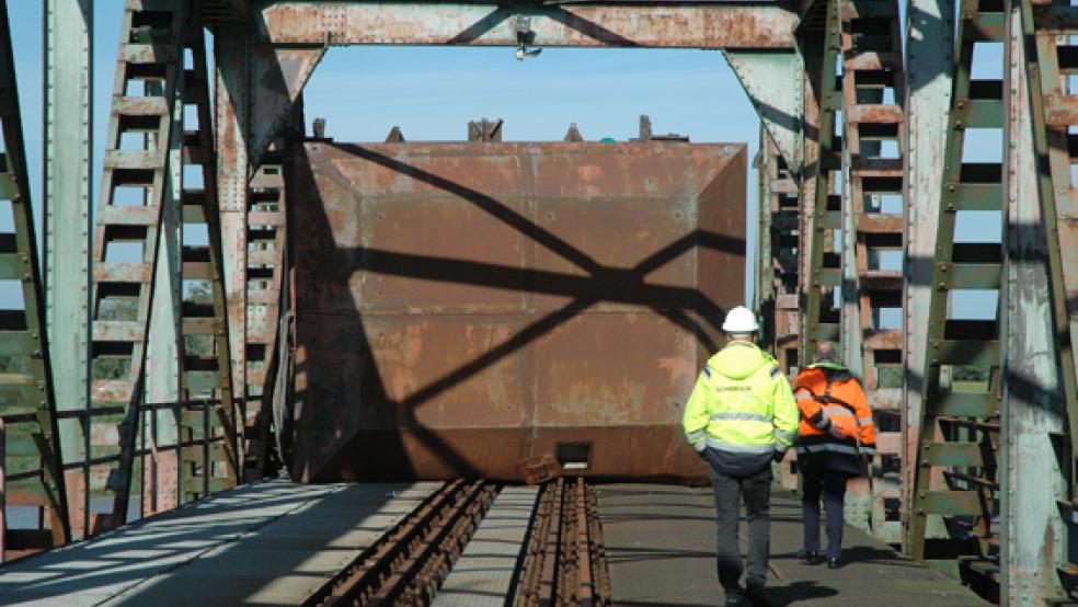 Die Friesenbrücke wird immer mehr zu einem politischen Streit-Thema. Die Entscheidung über Neubau oder Reparatur steht weiter aus. © Archivfoto: Szyska