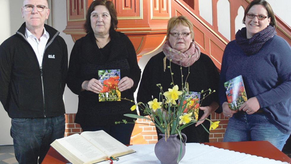 Übernehmen ab sofort die Geburtstagsbesuche: Pastor Michael Groothues, Eva Schweinsberg, Alide Reck und Elke Reck. Nicht auf dem Foto zu sehen ist Teammitglied Immine Derr. © Foto: privat