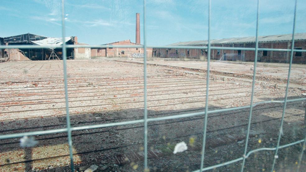 Die ehemalige Ziegelei Reins am Fährpatt in Jemgum steht seit Ende 2008 leer. © Foto: Szyska