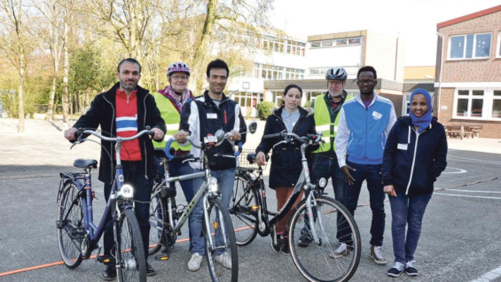 Die Teilnehmer des ADFC-Radfahrkurses in Bunde haben viel dazugelernt. © Foto: Boelmann