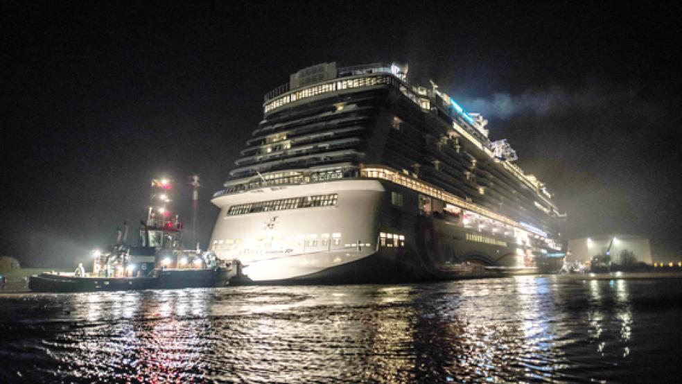 »Leinen los« hieß es gestern mit einstündiger Verspätung für die »Norwegian Joy«. © Foto: Klemmer