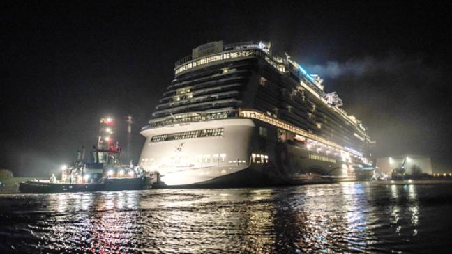 »Norwegian Joy« erreicht Sperrwerk