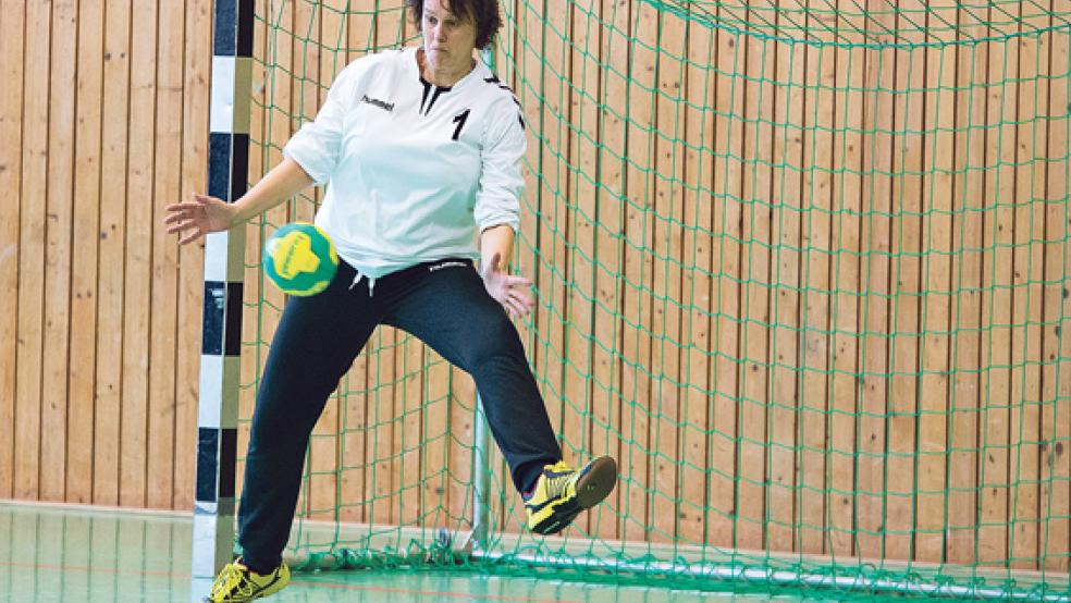 Wie immer ein sicherer Rückhalt ihrer Mannschaft: Torhüterin Ingrid Yzer zeigte einige Paraden gegen Marienhafe III. © Foto: Mentrup