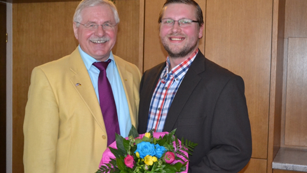 Der neue FDP-Vorsitzende im Kreis Leer, Jens Völker (rechts), mit seinem Vorgänger Paul Vosseler.  © Foto: privat