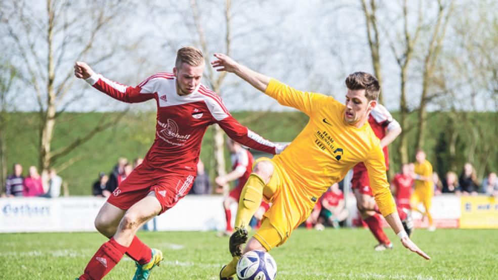 Nur die Statistenrolle blieb den Jemgumern um Enno Bruhns (links) gegen Germania Leer um Benjamin Lünemann. © Foto: Mentrup