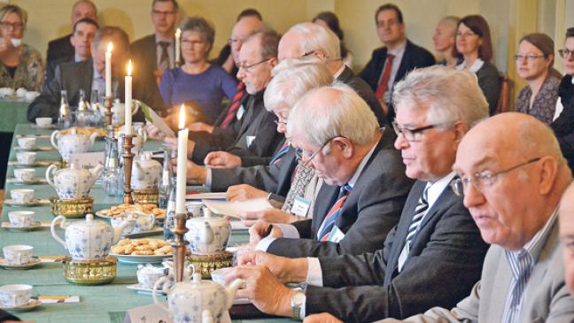 Letzte Sitzung vor gelichteten Reihen