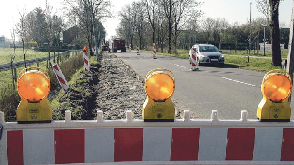 Der Verkehr wird einspurig mit einer Ampelschaltung an der Baustelle vorbeigeführt. © Foto: Szyska