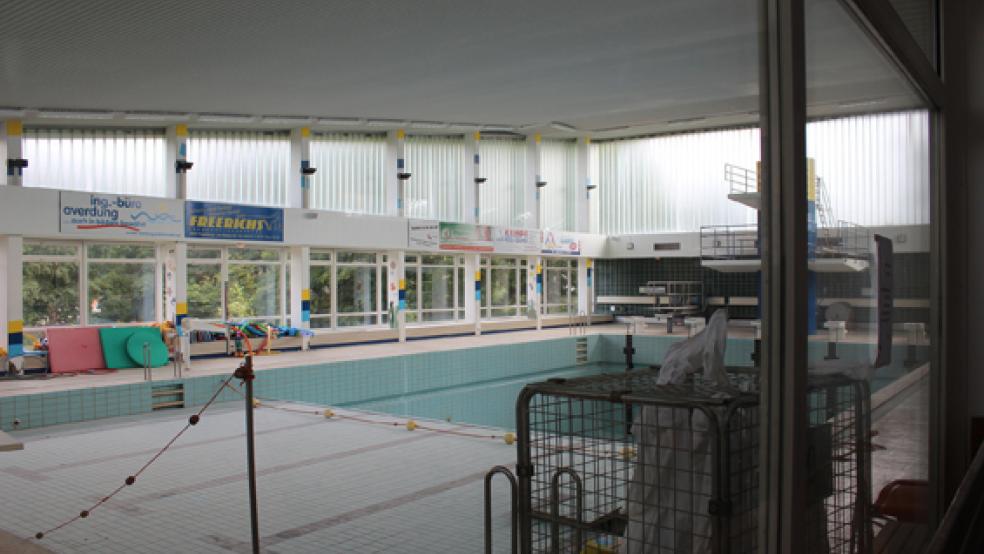 Das Papenburger Hallenbad ist wegen sanierungsbedürftiger Beton-Stützpfeiler gesperrt worden. © Foto: RZ-Archiv