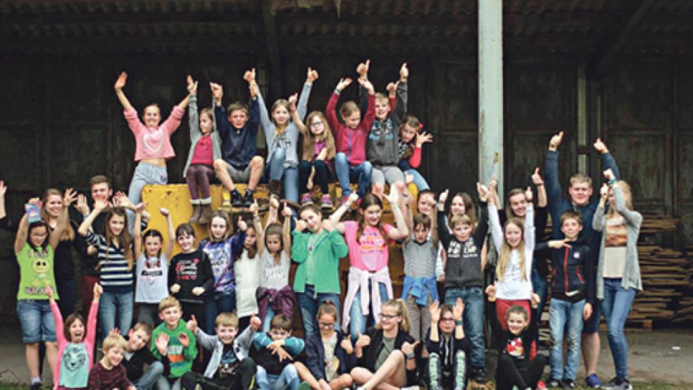 Bereit für die nächste Herausforderung: Die Jungschar-Gruppe der Evangelischen Gemeinschaft (hier auf dem neuen Grundstück an der Norderstraße) will in diesem Jahr mit einer Briefmarken-Aktion Geld für den guten Zweck sammeln. © Foto: privat