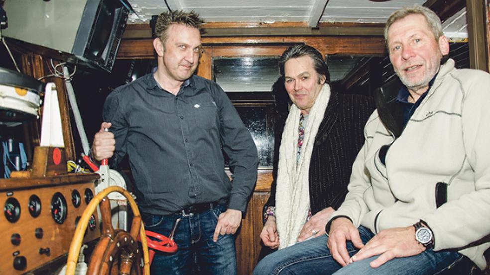 Laden zur Fangfahrt auf dem Kutter Heike ein: (von links) Kai Kurgan, Klang- und Lichtmeister Harry de Winter und Kapitän Wilfried Voß. © Foto: privat