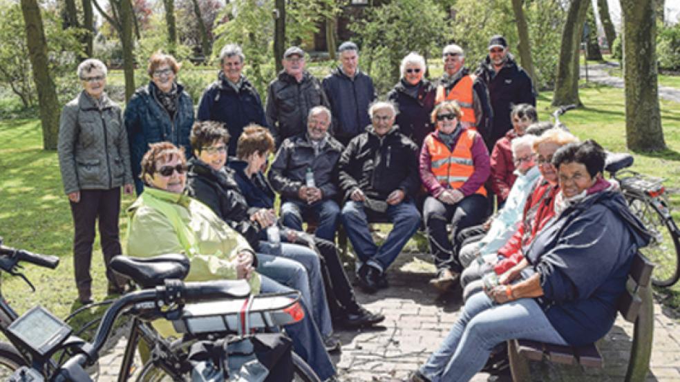 Rast in Rhede: Unter der Leitung von Hermine Leemhuis (vorne links) führte die zweite Tour dieser ADFC-Saison jüngst ins benachbarte Emsland. © Foto: privat