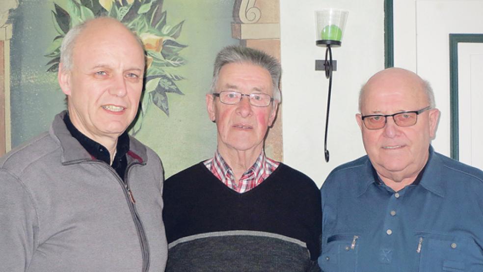 Gaben den Anstoß für die Wittenberg-Fahrt: Dieter Meyer vom Männerkreis, Wiard Bronsema vom Bibelstundenkreis und Hinderk Troff von der Blaukreuz-Gruppe (von links). © Foto: Wolters