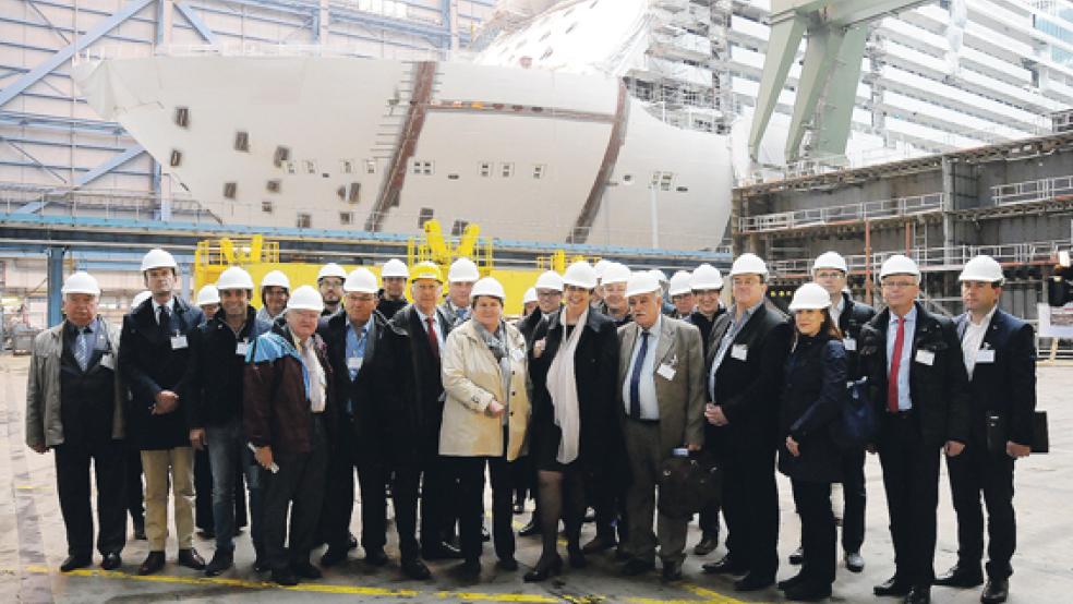 Über den Masterplan Ems informierten sich Vertreter aus zehn EU-Ländern am Freitag unter anderem auf der Meyer Werft. © Foto: Assies