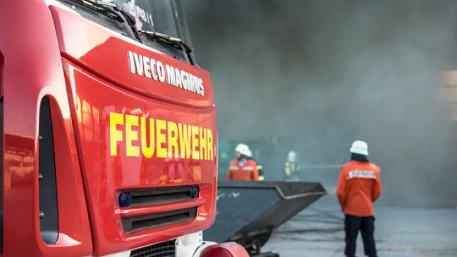 Brand auf Schrottplatz