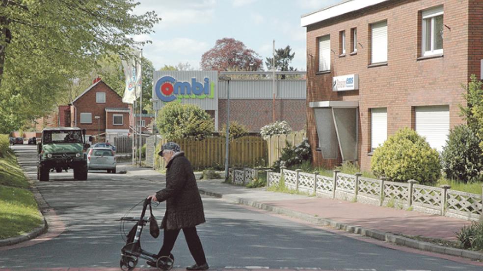 Die ehemalige Pension »Ems« an der Kirchhofstraße (rechts im Bild) soll noch vor dem Winter abgerissen werden - ebenso wie vier Einfamilienhäuser an der Poststraße. © Foto: Szyska