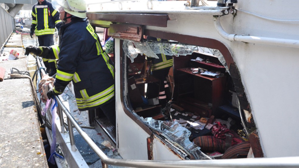 Das Motorboot wurde durch die Detonation schwer beschädigt. © Foto: Wolters