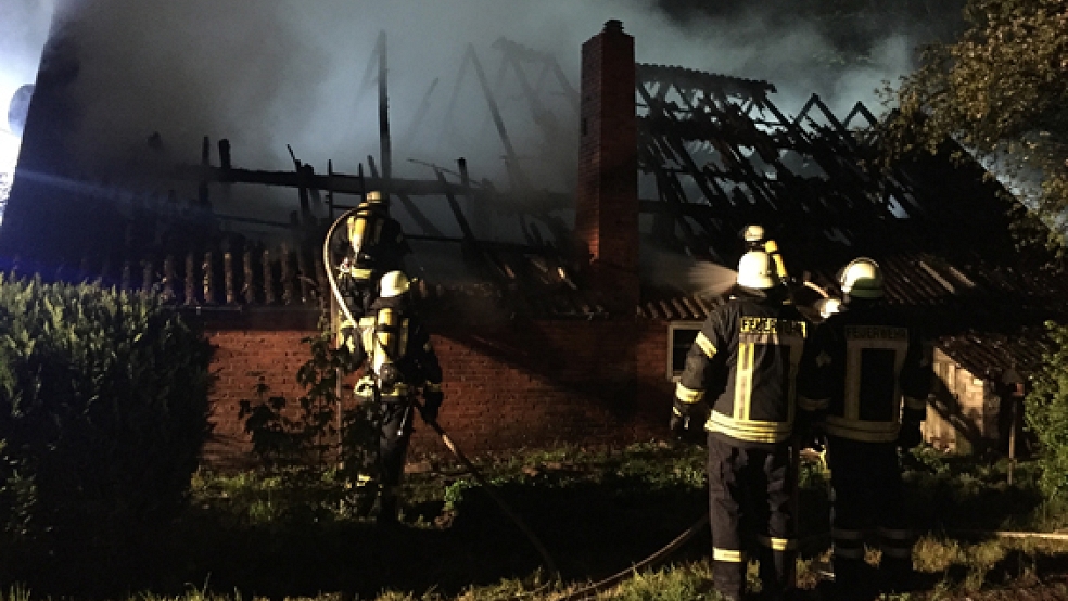 Das Wohnhaus in Detern-Velde wurde durch das Feuer weitgehend zerstört. © Foto: Feuerwehr