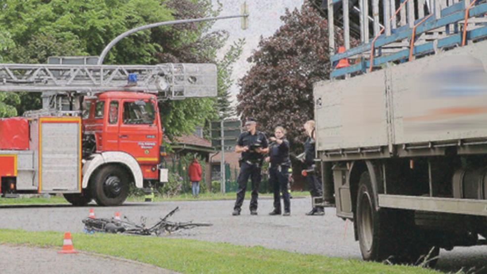 Ein 62-jähriger Mann auf einem Elektrofahrrad ist heute um 10.45 Uhr in Wiesmoor von einem Lkw erfasst und tödlich verletzt worden. © Foto: Loger