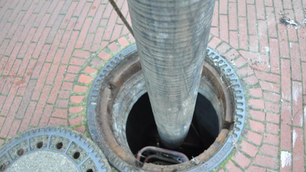 In der Oberfletmer Straße (Bild) und der Hofstraße in Jemgum wurde die Kanalisation in Teilbereichen bereits Ende November inspiziert. Nun soll das gesamte Kanalnetz in Jemgum erfasst werden. © Archivfoto: Boelmann