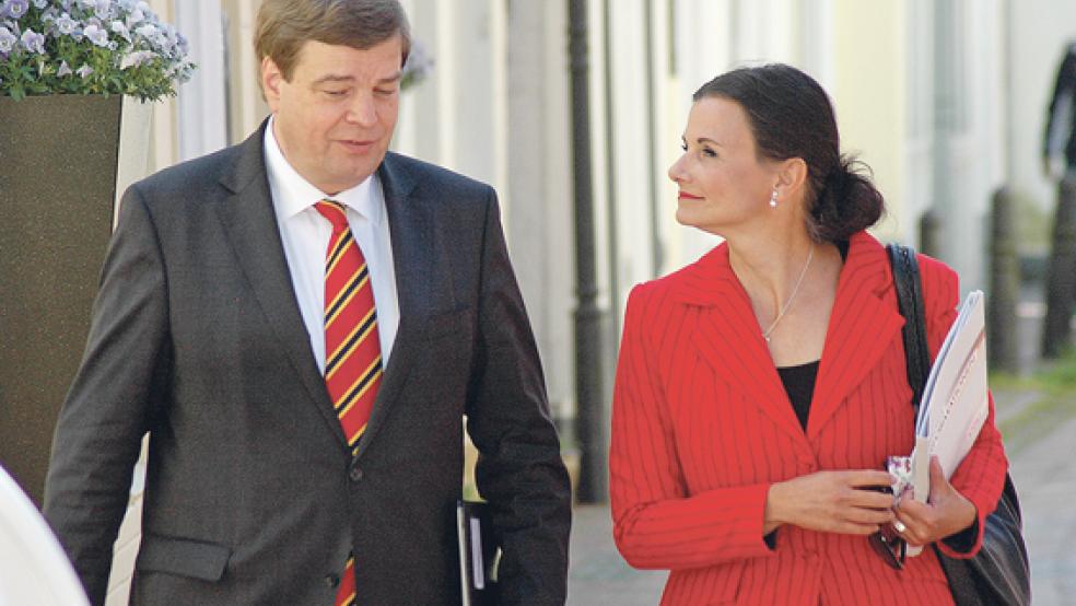 Auf dem Weg ins Organeum: Enak Ferlemann und Gitta Connemann informierten gestern Mittag zunächst Vertreter der Landkreise und Kommunen aus der Region, dann die hiesige Presse über den Planungsstand. © Foto: Szyska