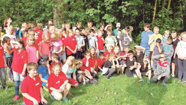 Schüler laufen bis zu 120 Minuten durch den Park