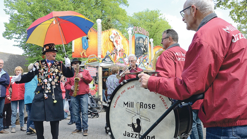 Die »Mill Rose Jazzband« aus dem niederländischen Winschoten wird zur Eröffnung des Bunder Pfingstmarktes wieder den Rhythmus vorgeben und eine fröhliche Stimmung verbreiten. © Archivfoto: Hanken