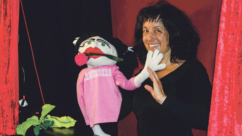 Freute sich über ein »ganz tolles Publikum« in Möhlenwarf: Puppenspielerin Shlomit Tulgan. © Foto: Hoegen