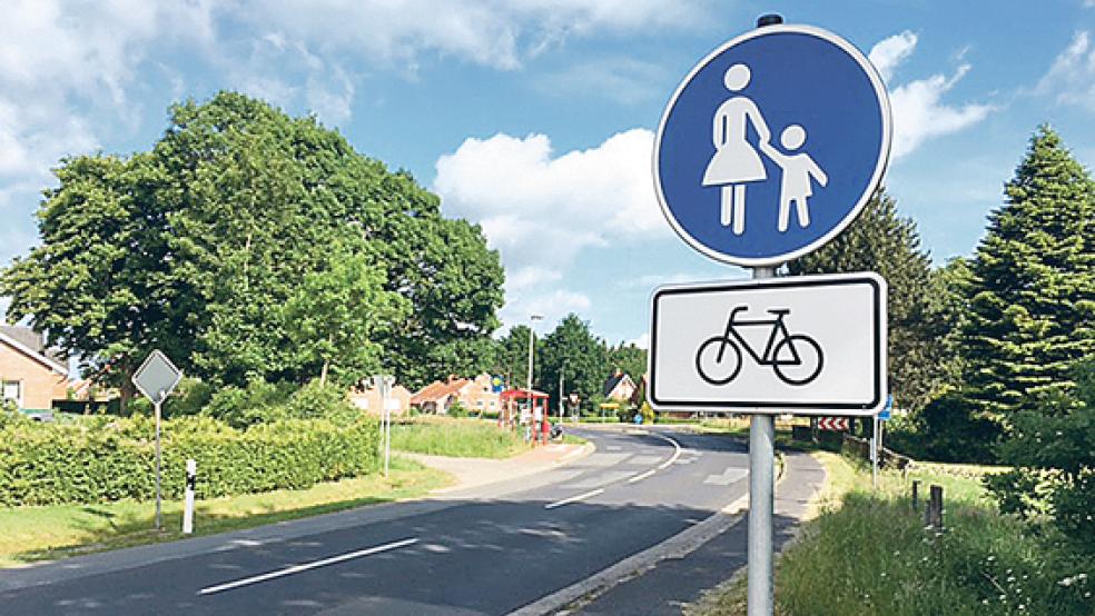 Ein 24-Jähriger aus Holthusen hat mit einer Holzlatte auf der Tichelwarfer Straße auf ein Auto eingeschlagen. Auch einen Gullydeckel legte er auf die Straße. Der Mann war erheblich betrunken. © Foto: Boelmann