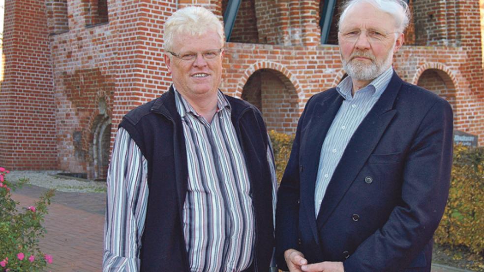 Ein Bild aus vergangenen Tagen: Dieter Gottwald (links) und Arnold Venema bildeten in der bis Oktober 2016 laufenden Wahlperiode eine Ratsgruppe. Nach der Wahl beendete Venema die Zusammenarbeit, Gottwald ist seither Einzelratsherr ohne Stimmrecht in den Ausschüssen. © Foto: RZ-Archiv