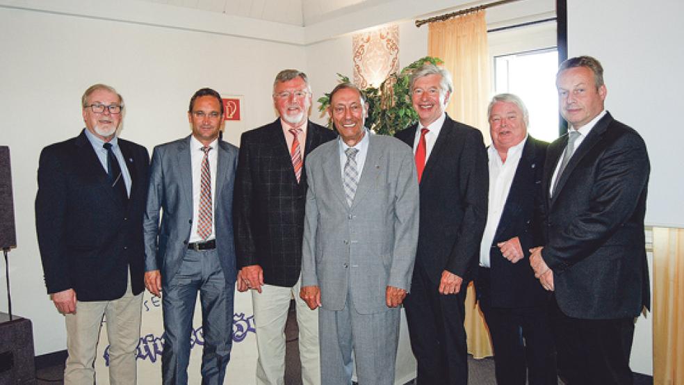 Vorstand und Aufsichtsrat des Bauvereins: Von links Jochen Kruse, Technischer Vorstand Thomas Exner, Herbert Niemeyer, Günther Boekhoff, Heinz Feldmann, Joachim Heemsoth und der Kaufmännische Vorstand Stefan Kermann. © Foto: Hoegen