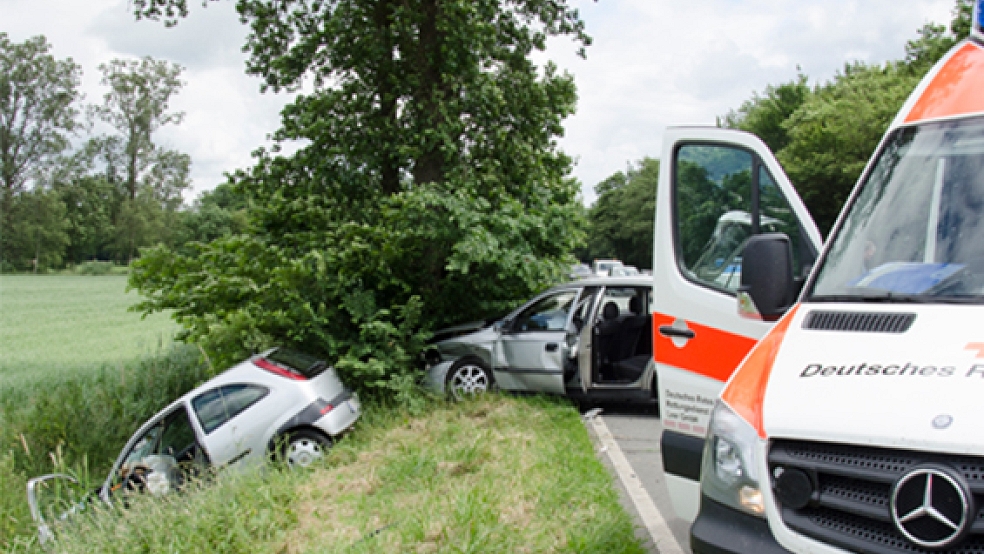 Bei dem Unfall wurden die Fahrer der beiden beteiligten Opel verletzt und mussten ins Krankenhaus. © Foto: Hanken