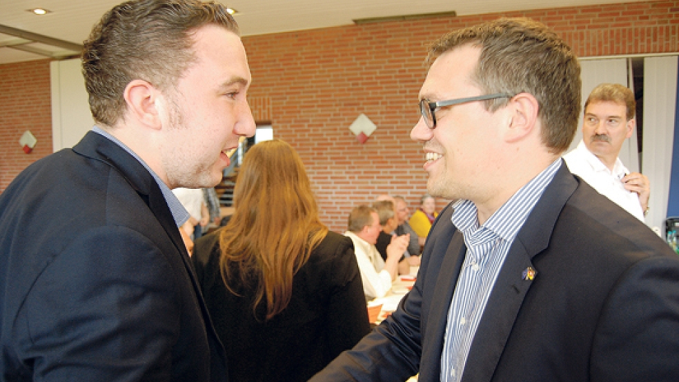 Nico Bloem aus Weener im Gespräch mit dem SPD-Europabgerodneten Tiemo Wölken (rechts). © Foto: privat